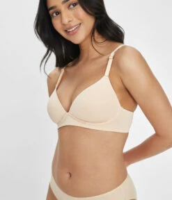 The All-Day Plunge No-Wire Bra Bundle: Jet Black/Toasted Almond -Wear Lively Shop 3 on model front1 all day plunge no wire toasted almond