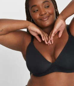 The All-Day Plunge No-Wire Bra: Jet Black -Wear Lively Shop 3 on model front2 all day plunge no wire jet black