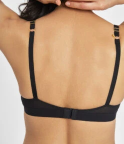 The Flex No-Wire Bra: Jet Black 11 The Flex No-Wire Bra: Jet Black -Wear Lively Shop 4 on model back flex no wire bra jet black