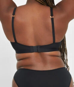 The All-Day T-Shirt Bra: Jet Black -Wear Lively Shop 5 on model back all day t shirt bra jet black